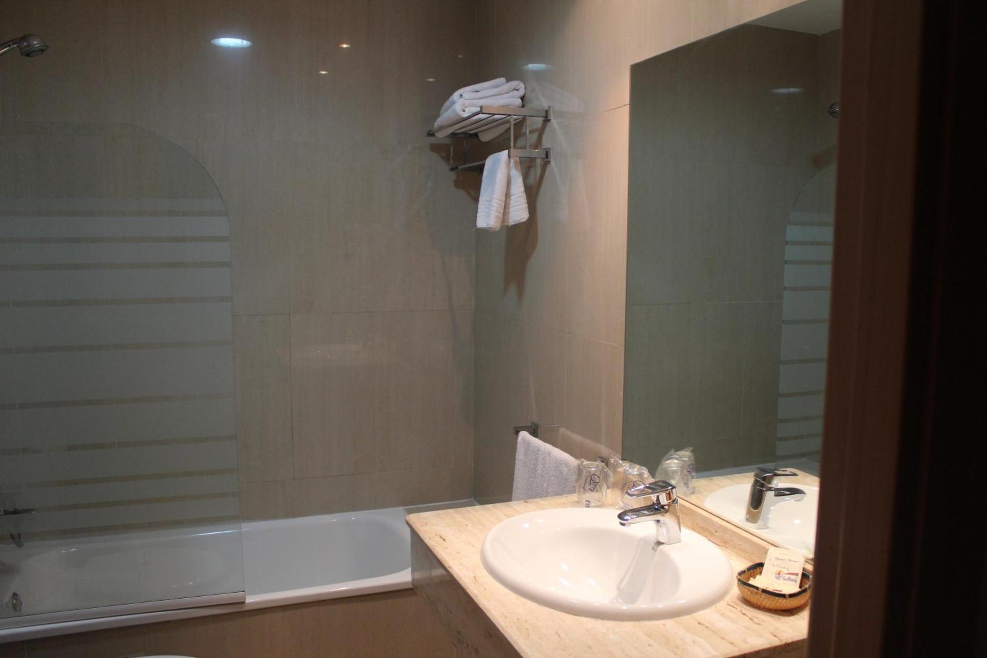 Hotel La Mirada Тарифа Экстерьер фото